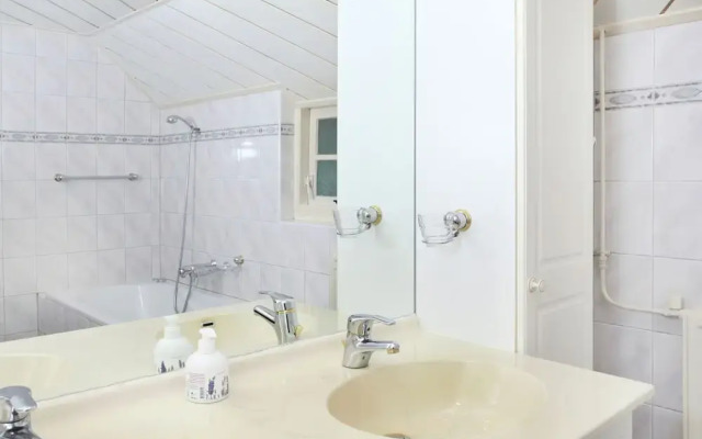 Modern Farmhouse Near Forest in Dalfsen