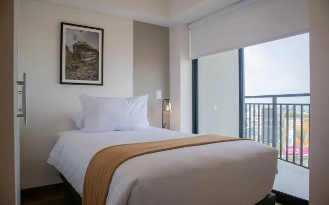 w Beautiful 3BR w Balcony in San Isidro
