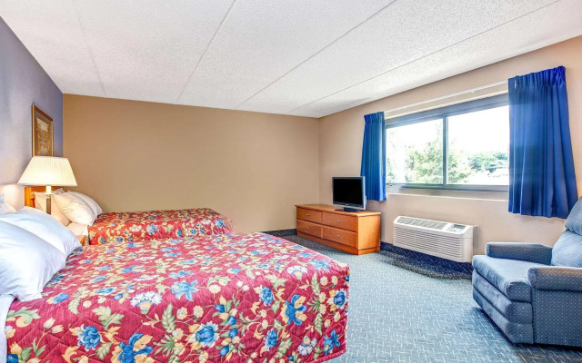 Super 8 by Wyndham Mahwah