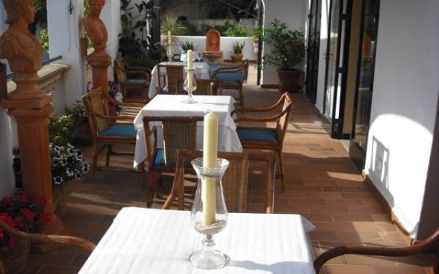 Fowlers Hotel