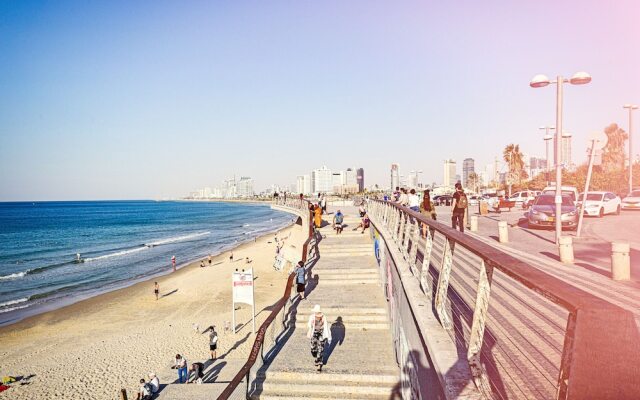 Beachfront w Views to Sea & Old City