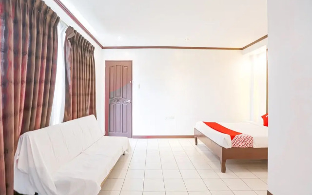 OYO 759 Royal South Garden Suites