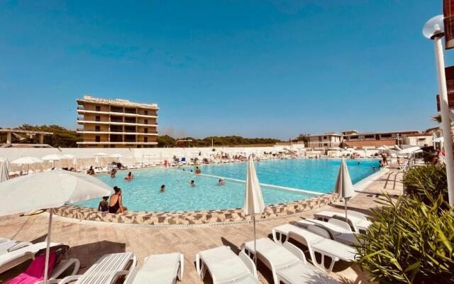Athena Sea front Apartment, Parking & Pool