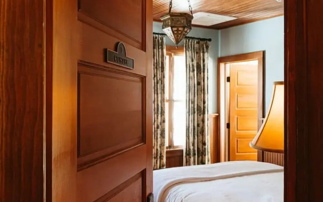 Deer Mountain Inn