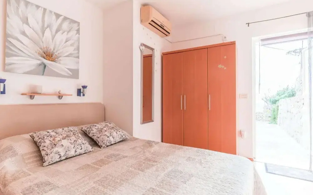 Studio Maro - Studio Apartment With Terrace