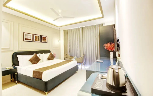 Saltstayz Premier – Galleria Market Road & Sector 27
