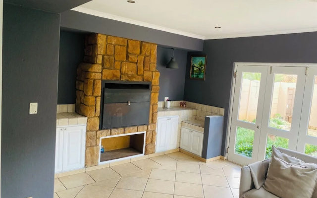 Or Tambo Airport Holiday Home