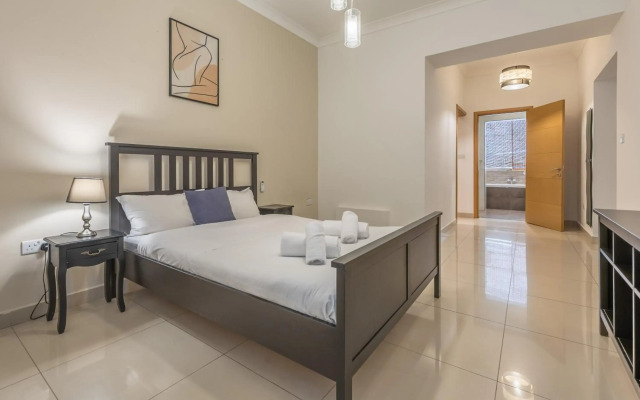 Hard to come by - modern & huge house in Sliema