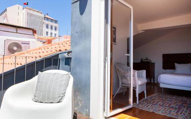 Breathtaking River-City View Two Private Terraces 3 Bedrooms and 3 Bathrooms 17th Century Building Central Bica Chiado District