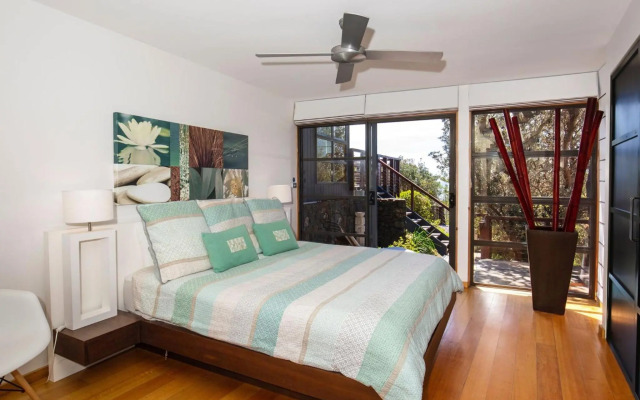 Illaroo I Absolute Waterfront with Spa