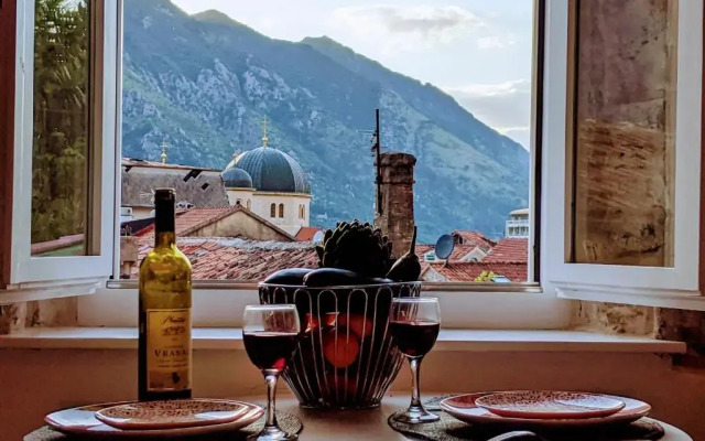 Romantic Rooftop View Hideaway- Old Town Nr 404