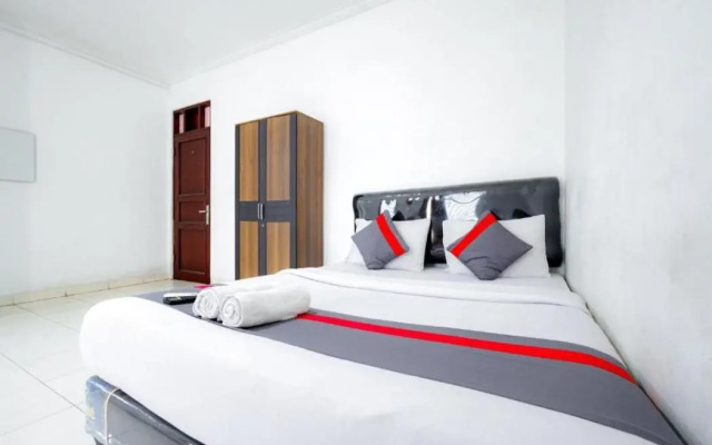 Super OYO 91535 J&b Rooms Tomang