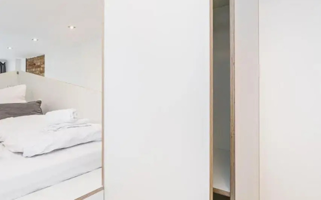 Stylish New Cube Loft II by Berlin-Wall-Apartments
