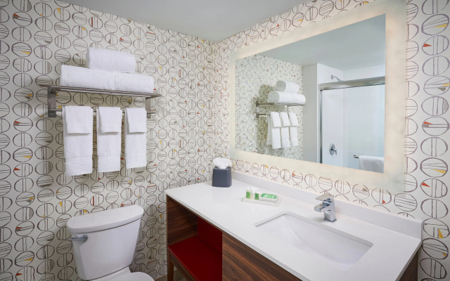 Holiday Inn Hotel & Suites Oakville @ Bronte by IHG