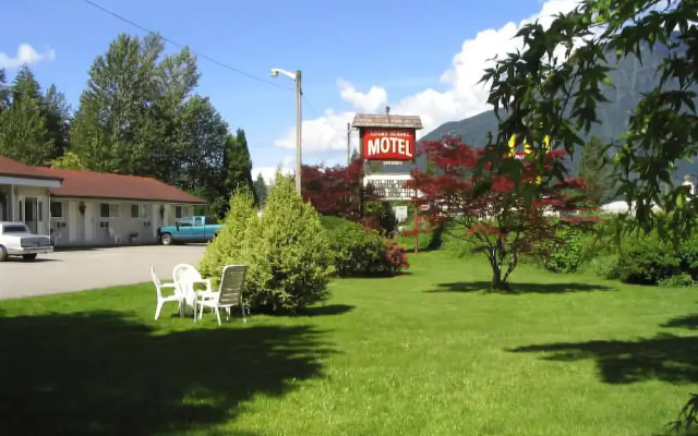 Lucky Strike Motel