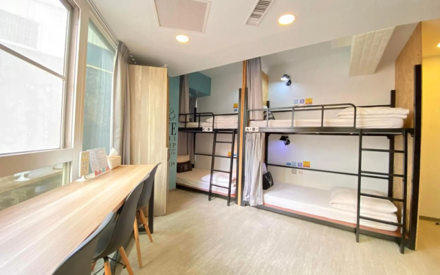 Flyinn Hostel
