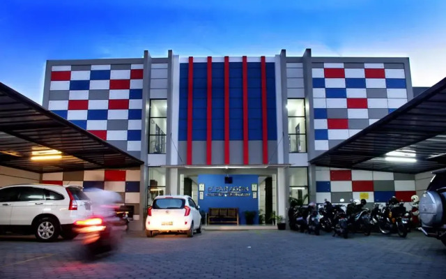 D'Paragon Pelem Kecut