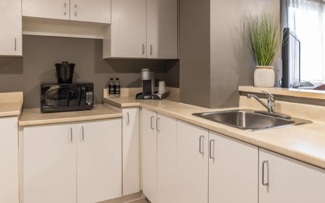 Hotel Faubourg Montreal - ex Holiday Inn Express Hotel & Suites Centr