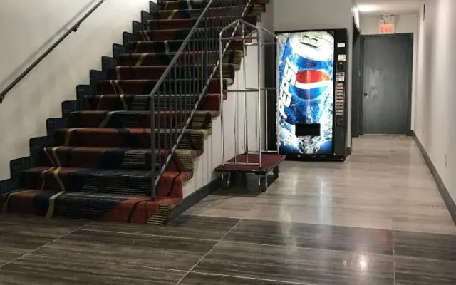 Scottish Inn and Suites