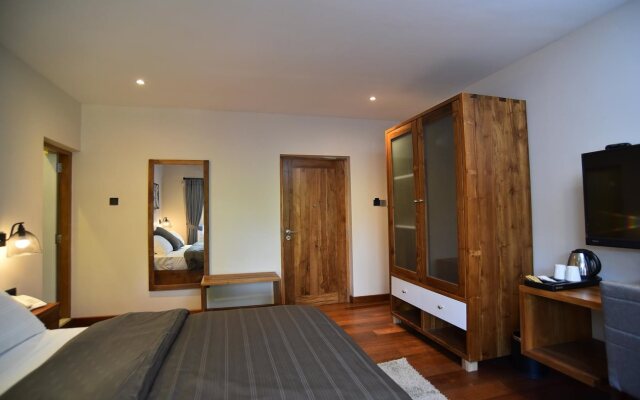 Aryana Hotel