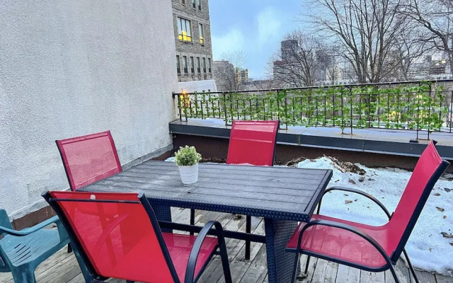 Chic Townhome with Garage Dt MTL