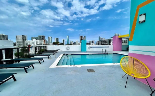 1BR Condo wRooftop Pool at Wynwood