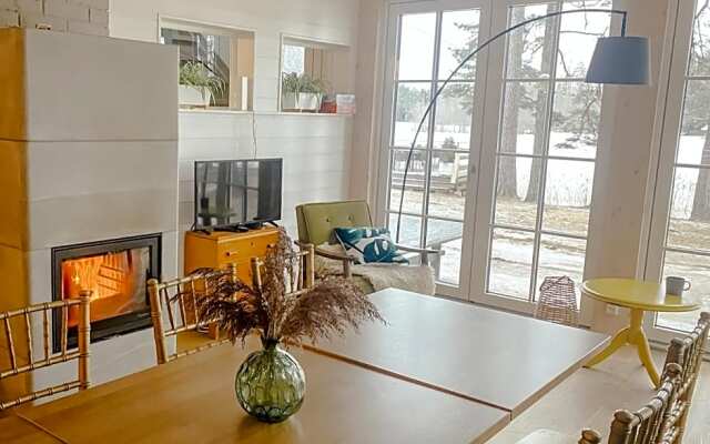 Saarj¿e puhkemaja tuba koos hommikus¿¿giga