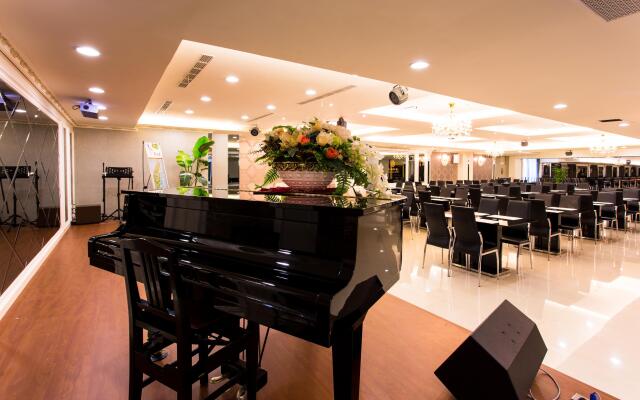 Ever Luck Hotel