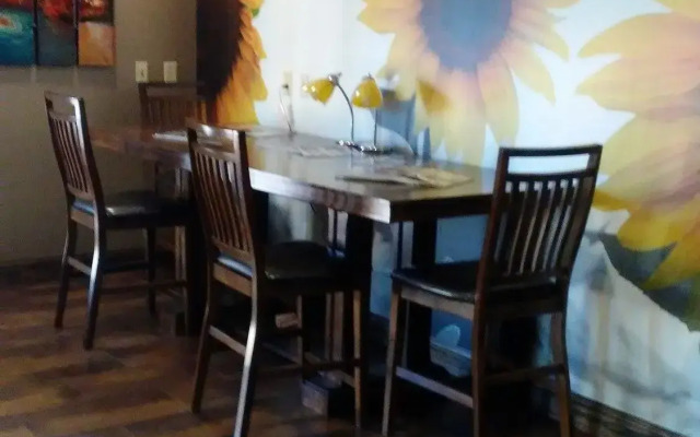 Holiday Inn Express & Suites Junction City by IHG