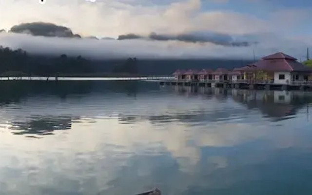 Saichol Floating Resort