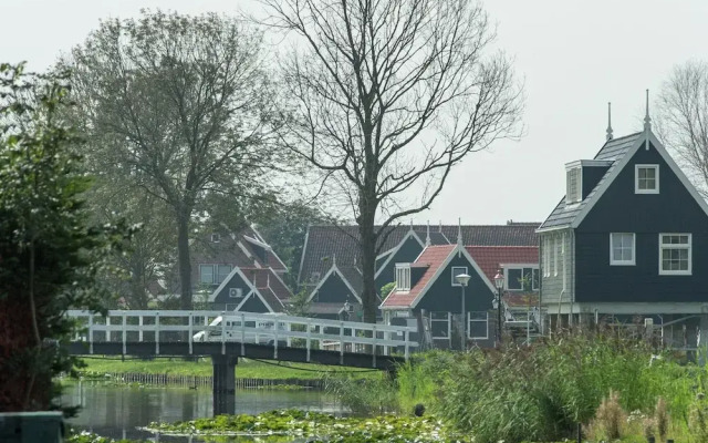 Holiday Home Built in Zaanse Style, Near Alkmaar