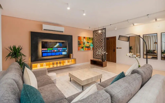 Spacious & Luxurious Flat in Almughrizat