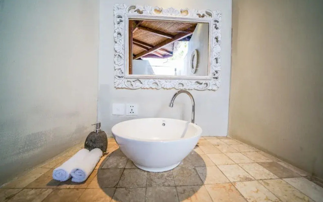 Blue Lagoon Avia Villa