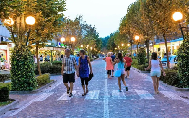 Apartment in Caorle Near Beach & Pool