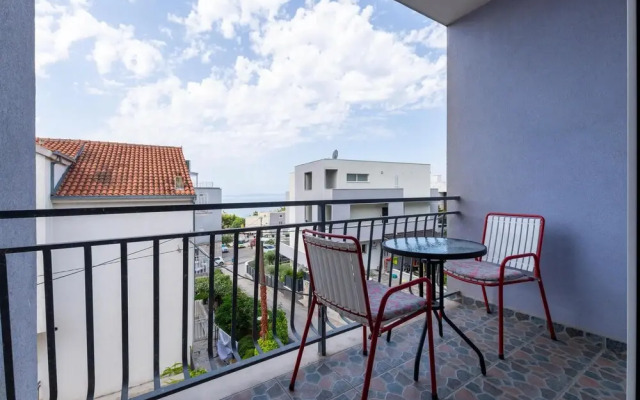 Amazing Apartment in Podstrana With Wifi and 2 Bedrooms