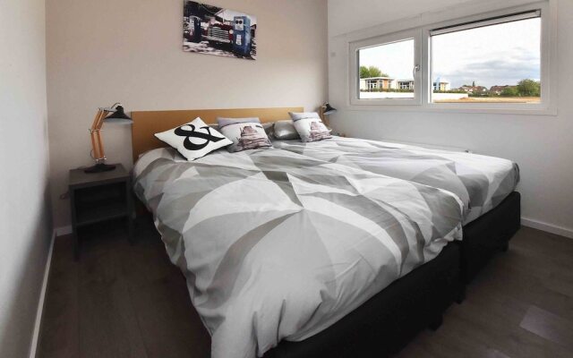 Luxurious Chalet with Sauna And Jacuzzi, 5km From Valkenburg