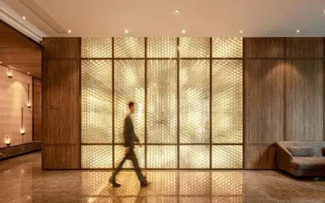 Crystal Hotel Shanghai Jinling East Road on the  Bund