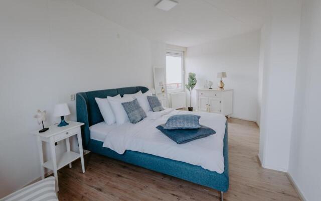 Stijlvol appartement op strand Makkum