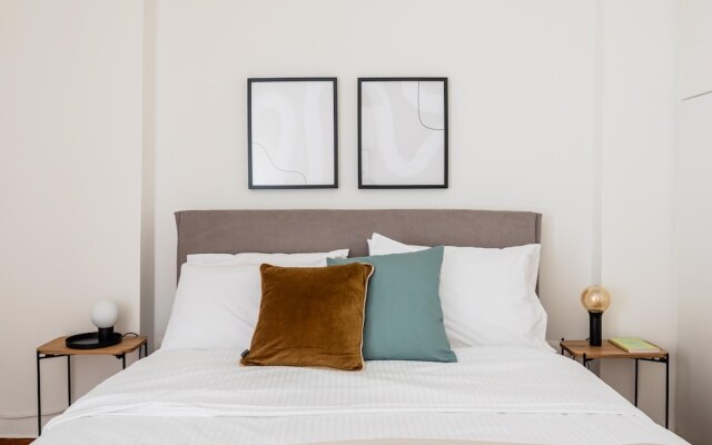 Faliro Sunlit 3BR Apartment