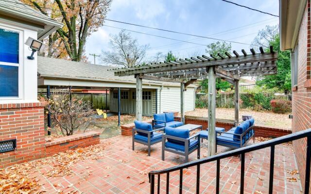 Central Memphis Home: MCM Decor, Walk to Midtown!