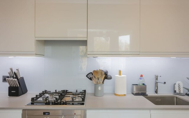 Newly Renovated 3 Bedroom Apartment in North West London