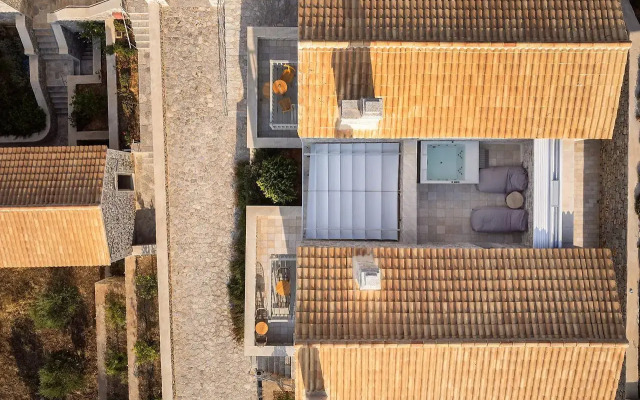 Trapela Limeni Luxury Suites