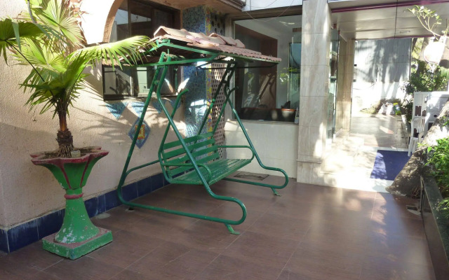 Hotel Satellite