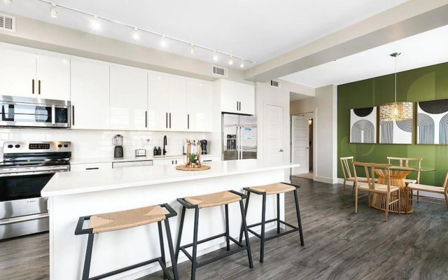 NOLA Charm Luxury 4-Bed Retreat Steps from French Quarter