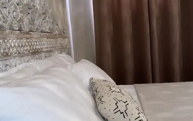 Riad with Outdoor Swimming Pools