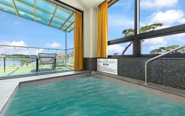 Ganghwado Mare Seawater Poolvilla
