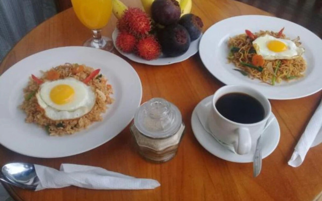 Aris Homestay and Warung Made