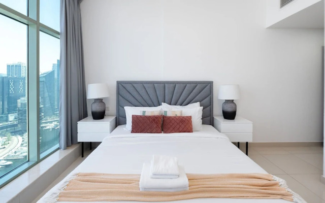 Premium 2BR Apt w Marina Views