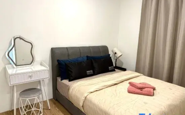 Jeff & Ricky Homestay@156 Tropic City View Condo
