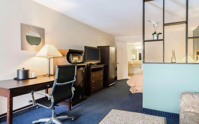 Rodeway Inn & Suites Williamsburg Central